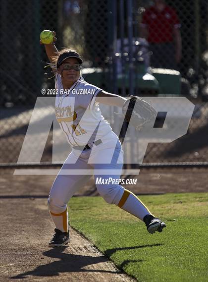 Thumbnail 2 in Caruthers vs. Boron (CIF CS Division 5 Championships) photogallery.