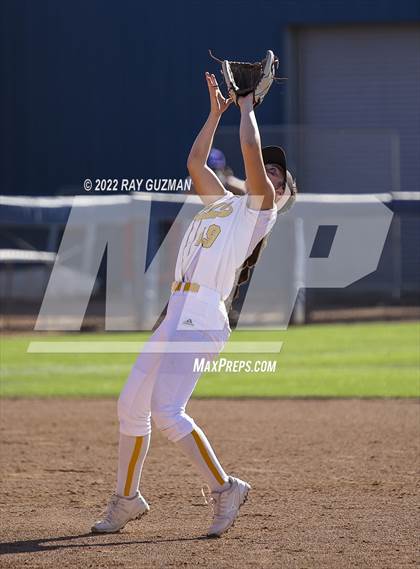 Thumbnail 3 in Caruthers vs. Boron (CIF CS Division 5 Championships) photogallery.