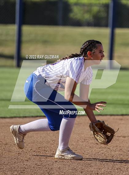 Thumbnail 2 in Caruthers vs. Boron (CIF CS Division 5 Championships) photogallery.