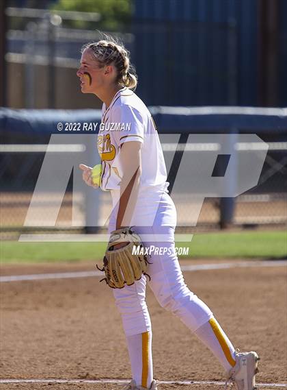 Thumbnail 2 in Caruthers vs. Boron (CIF CS Division 5 Championships) photogallery.