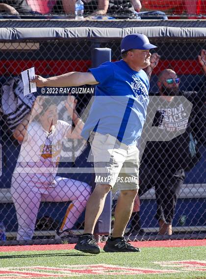 Thumbnail 2 in Caruthers vs. Boron (CIF CS Division 5 Championships) photogallery.