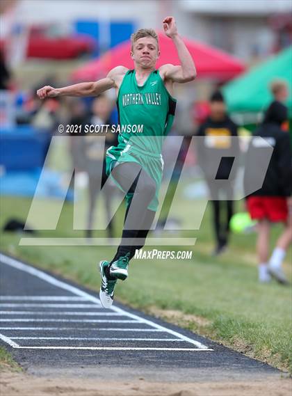 Thumbnail 1 in Norton Invitational Track Meet photogallery.