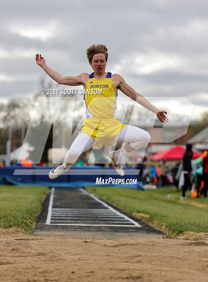 Thumbnail 3 in Norton Invitational Track Meet photogallery.
