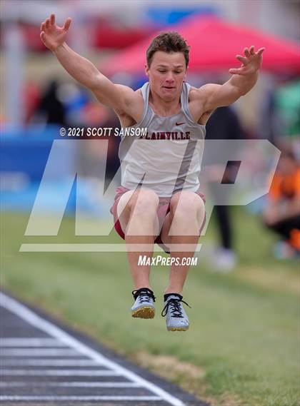 Thumbnail 1 in Norton Invitational Track Meet photogallery.