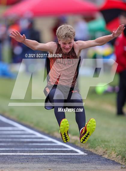 Thumbnail 2 in Norton Invitational Track Meet photogallery.
