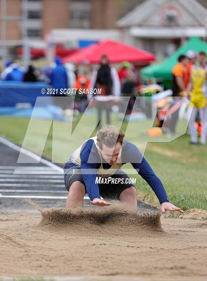Thumbnail 3 in Norton Invitational Track Meet photogallery.