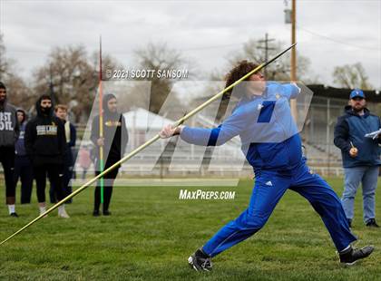 Thumbnail 3 in Norton Invitational Track Meet photogallery.