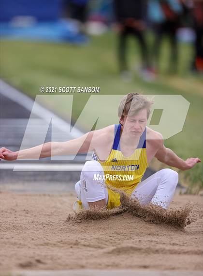 Thumbnail 3 in Norton Invitational Track Meet photogallery.