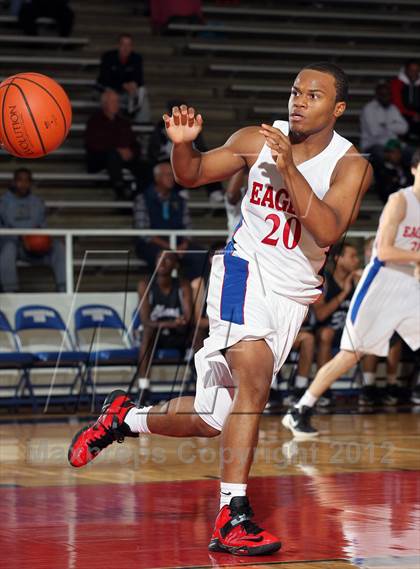 Thumbnail 2 in Clark @ Dawson (McDonald's Texas Invitational) photogallery.