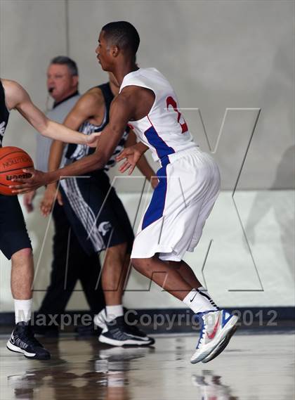 Thumbnail 2 in Clark @ Dawson (McDonald's Texas Invitational) photogallery.