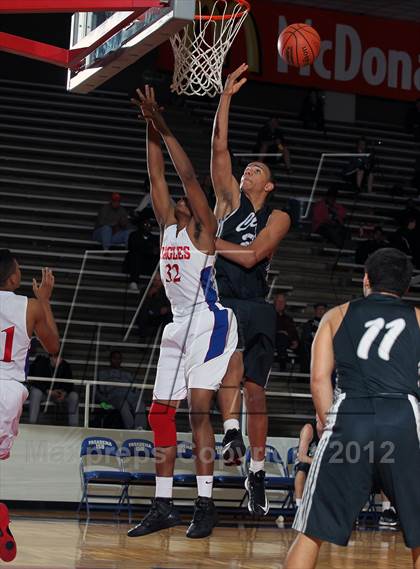 Thumbnail 2 in Clark @ Dawson (McDonald's Texas Invitational) photogallery.