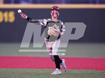 Thumbnail 2 in Shoemaker vs. Lake Creek (UIL 5A Baseball Region III Bi-District Playoff) photogallery.