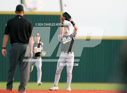 Thumbnail 2 in Shoemaker vs. Lake Creek (UIL 5A Baseball Region III Bi-District Playoff) photogallery.