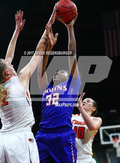 Thumbnail 2 in Lakewood vs Cherry Creek (CHSAA 5A Semifinal) photogallery.