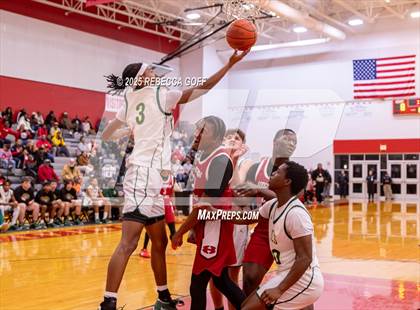 Thumbnail 2 in Hitchcock vs. East Chambers (UIL 3A DI Area Playoff) photogallery.