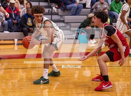 Thumbnail 3 in Hitchcock vs. East Chambers (UIL 3A DI Area Playoff) photogallery.