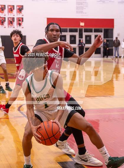 Thumbnail 1 in Hitchcock vs. East Chambers (UIL 3A DI Area Playoff) photogallery.