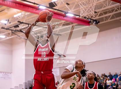 Thumbnail 2 in Hitchcock vs. East Chambers (UIL 3A DI Area Playoff) photogallery.