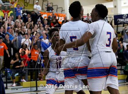 Thumbnail 2 in St. Joseph Notre Dame vs. Stuart Hall (CIF NorCal Regional D5 Final) photogallery.