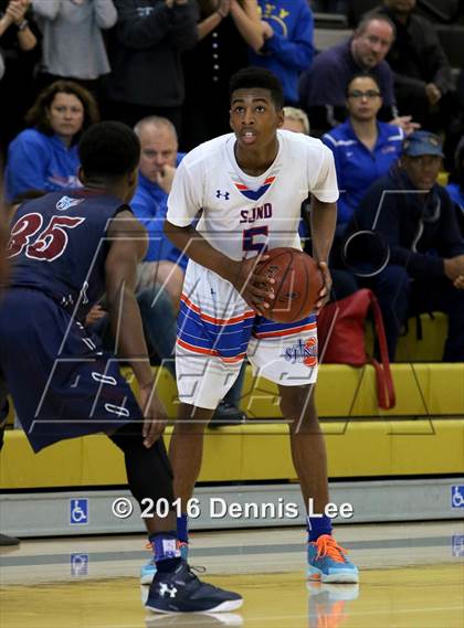 Thumbnail 3 in St. Joseph Notre Dame vs. Stuart Hall (CIF NorCal Regional D5 Final) photogallery.