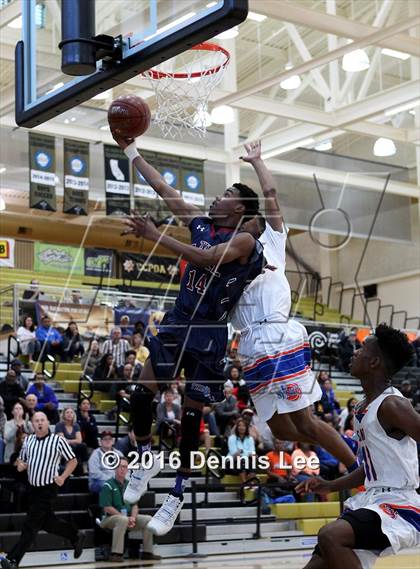 Thumbnail 2 in St. Joseph Notre Dame vs. Stuart Hall (CIF NorCal Regional D5 Final) photogallery.