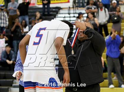 Thumbnail 2 in St. Joseph Notre Dame vs. Stuart Hall (CIF NorCal Regional D5 Final) photogallery.