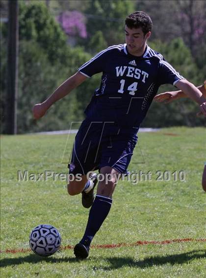 Thumbnail 2 in Gallatin vs West (Bearden Invitiational) photogallery.