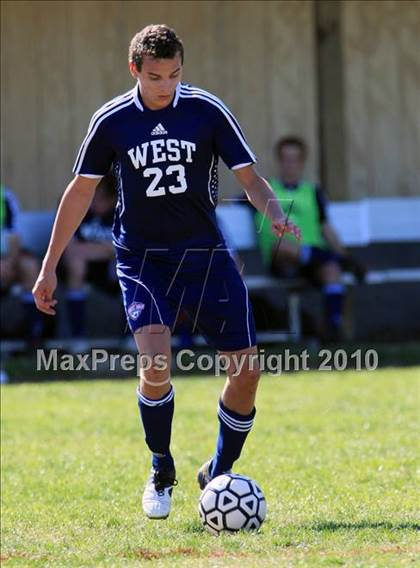 Thumbnail 2 in Gallatin vs West (Bearden Invitiational) photogallery.