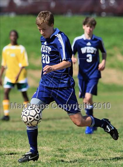 Thumbnail 2 in Gallatin vs West (Bearden Invitiational) photogallery.