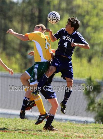 Thumbnail 2 in Gallatin vs West (Bearden Invitiational) photogallery.