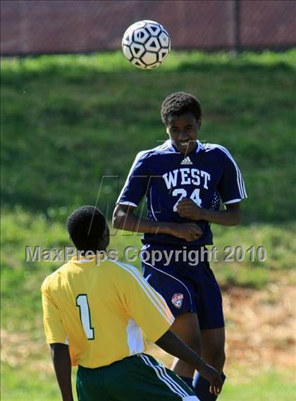 Thumbnail 2 in Gallatin vs West (Bearden Invitiational) photogallery.