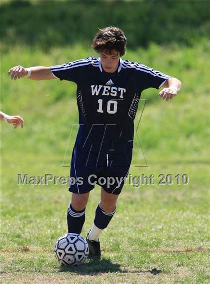 Thumbnail 1 in Gallatin vs West (Bearden Invitiational) photogallery.