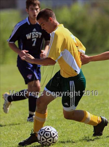 Thumbnail 3 in Gallatin vs West (Bearden Invitiational) photogallery.