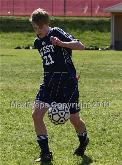 Thumbnail 2 in Gallatin vs West (Bearden Invitiational) photogallery.