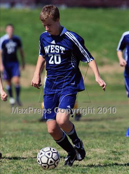 Thumbnail 3 in Gallatin vs West (Bearden Invitiational) photogallery.