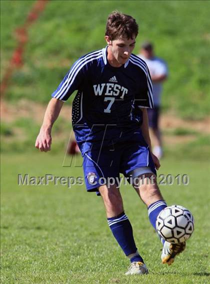 Thumbnail 3 in Gallatin vs West (Bearden Invitiational) photogallery.