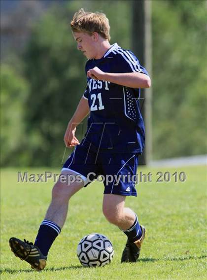 Thumbnail 3 in Gallatin vs West (Bearden Invitiational) photogallery.