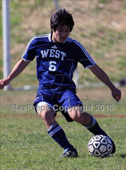 Thumbnail 2 in Gallatin vs West (Bearden Invitiational) photogallery.