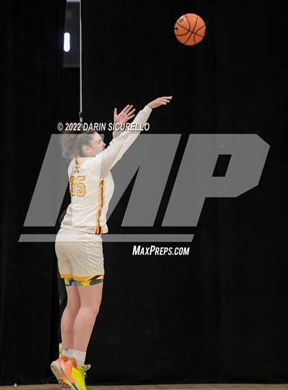 Thumbnail 3 in Bishop McNamara vs. Beaverton (NIKE Tournament of Champions) photogallery.