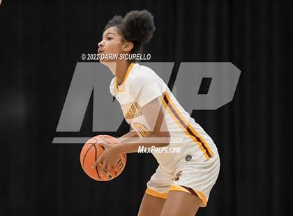 Thumbnail 3 in Bishop McNamara vs. Beaverton (NIKE Tournament of Champions) photogallery.
