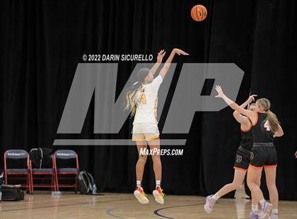 Thumbnail 2 in Bishop McNamara vs. Beaverton (NIKE Tournament of Champions) photogallery.