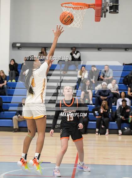 Thumbnail 1 in Bishop McNamara vs. Beaverton (NIKE Tournament of Champions) photogallery.