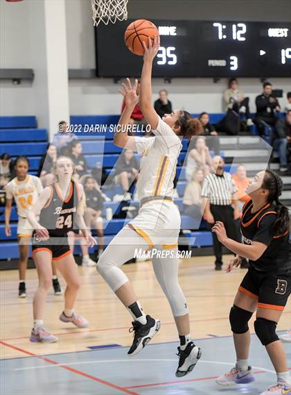 Thumbnail 2 in Bishop McNamara vs. Beaverton (NIKE Tournament of Champions) photogallery.