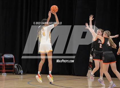 Thumbnail 1 in Bishop McNamara vs. Beaverton (NIKE Tournament of Champions) photogallery.
