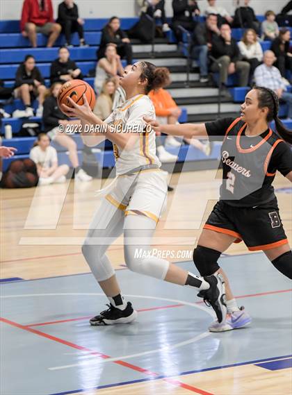 Thumbnail 1 in Bishop McNamara vs. Beaverton (NIKE Tournament of Champions) photogallery.