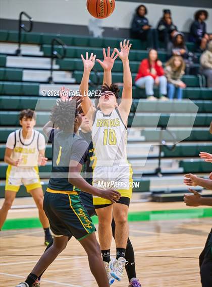 Thumbnail 1 in Wisdom vs. Sharpstown (Houston ISD Tournament) photogallery.