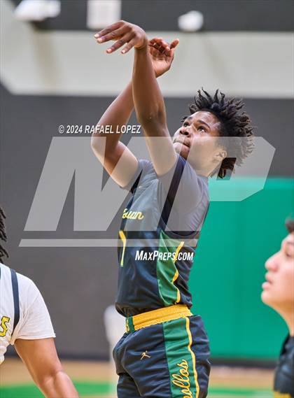 Thumbnail 1 in Wisdom vs. Sharpstown (Houston ISD Tournament) photogallery.