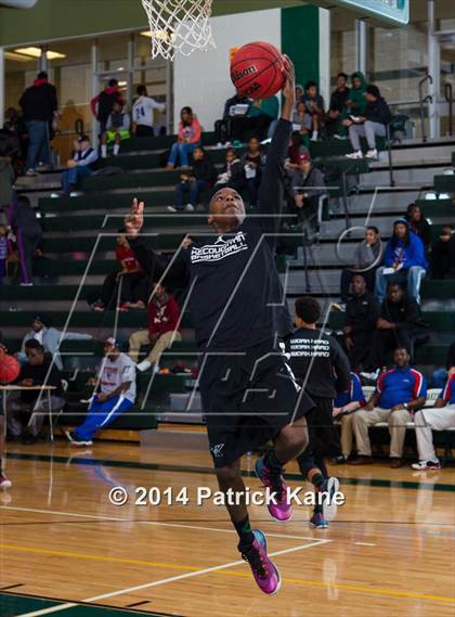 Thumbnail 3 in T.C. Williams vs. Kecoughtan (George Long Holiday Hoops Tournament) photogallery.