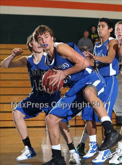 Thumbnail 3 in El Dorado vs. Stevenson (Mesa Verde Tournament) photogallery.