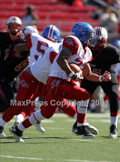 Thumbnail 1 in Lake Highlands vs. South Garland (5A Region 2 Bi-District Playoffs) photogallery.